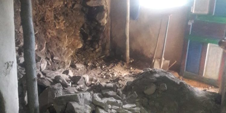 Kupwara: Landslides damage several houses in Teetwal
