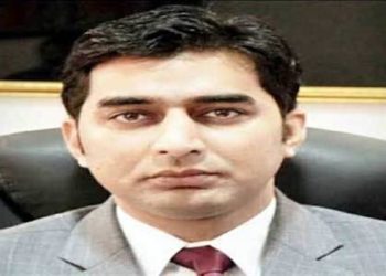Door-to-door health survey: DC Srinagar visits various areas to inspect conduct