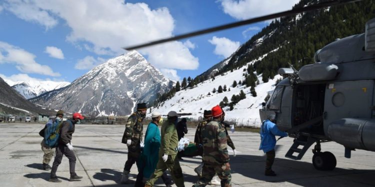 Army’s Snow Leopard Brigade evacuates pregnant lady stranded in snow
