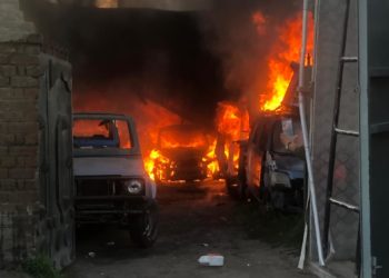 Automobile workshop gutted along with 5 vehicles in Eidgah