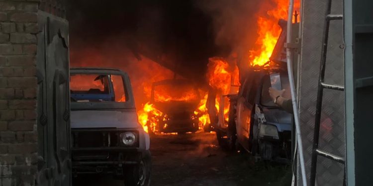 Automobile workshop gutted along with 5 vehicles in Eidgah