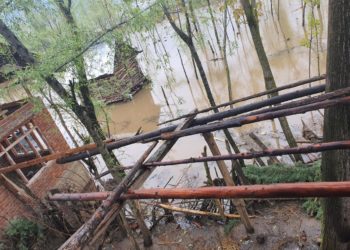 Incessant rains inundate low-lying areas in Lolab