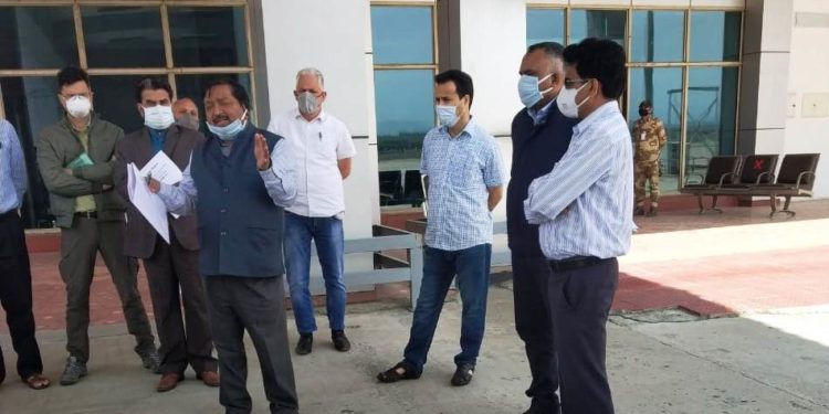 Dheeraj Gupta takes stock of arrangements at Srinagar Airport 9 flights expected to arrive on 25th May