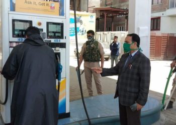 Petrol pump, 15 shops sealed for violation of lockdown in Baramulla
