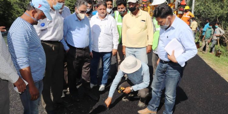 Work in full swing on Rs. 110 crore, 82 km Nowgam-Qazigund road