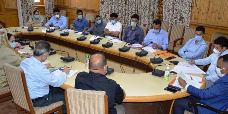 Div Com reviews measures undertaken to curb encroachments, prevent illegal constructions around Dal, Nigeen Lake