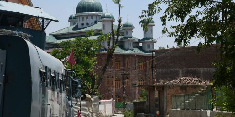 Shopian Encounter Day 2 : Four more militants killed, toll reaches 5, searches continue