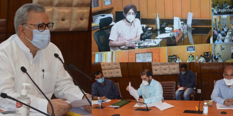 Govt contemplates to book defaulters under stringent laws to check essential commodities’ prices: Advisor Khan