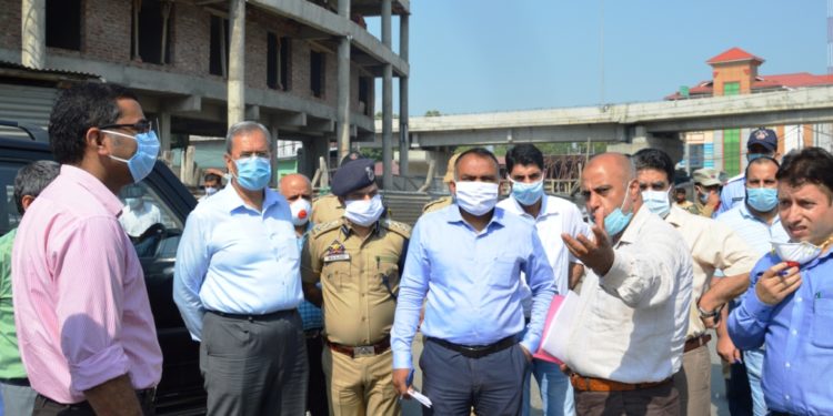 Div Com inspects proposed parking sites in Srinagar