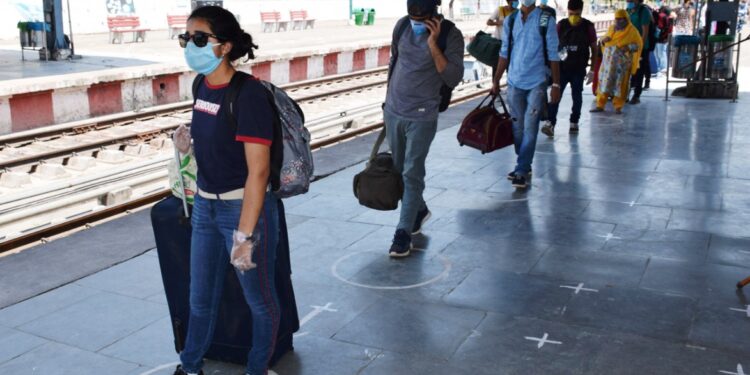 COVID-19: Govt evacuates 2,39,966 stranded JK residents; 1,66,274 via Lakhanpur, 73,692 through special trains