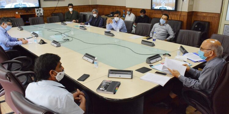 Advisor Sharma chairs meeting on revival of Business sector in J&K