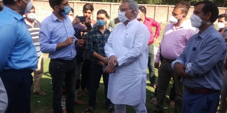 Advisor Khan takes stock of repair works at Markaz-e-Falah-i-Masturaat in Anantnag