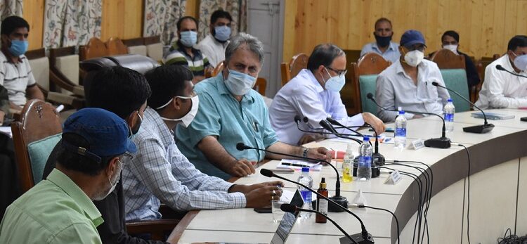 Asgar Samoon visits Kupwara, reviews functioning of Education Department