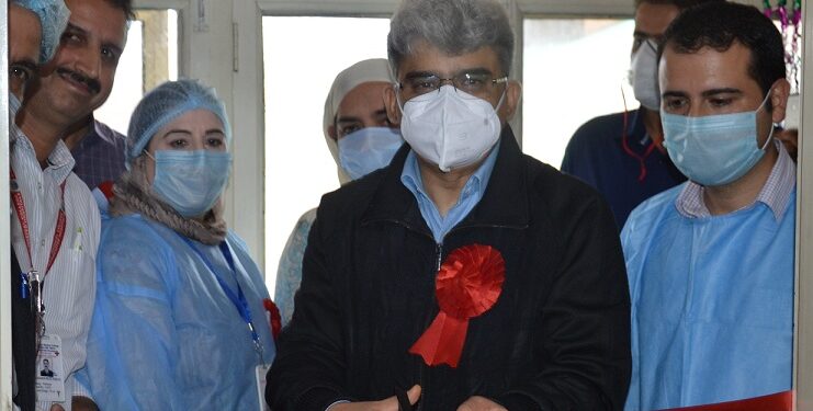 Atal Dulloo inaugurates NAT-PCR at GMC, Srinagar