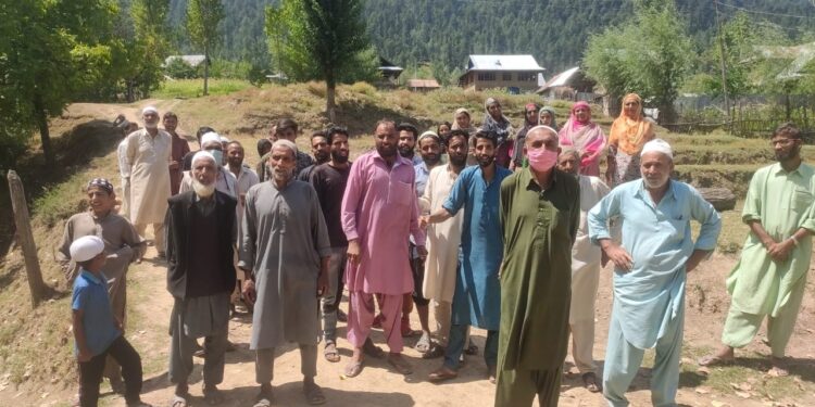 Lolab’s Putshahi & Gujjarpati residents slam R&B Deptt for ‘leaving road work midway’