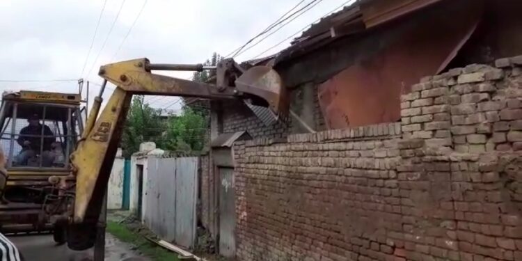 LAWDA demolishes several illegal constructions