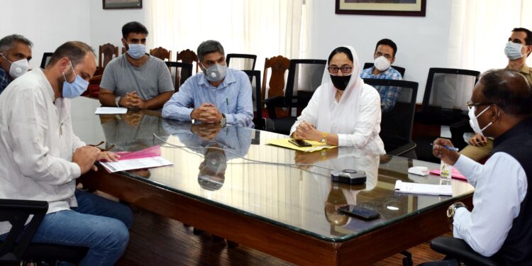 Delegations of Hot Mix Plant Owners Association, JK Cements Employees Association led by Dr Andrabi call on Lt Governor