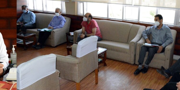 Dwivedi discusses action plan to revive carpet sector in J&K