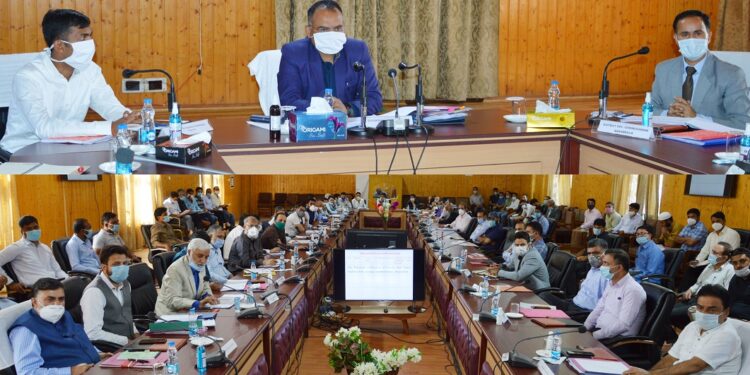 Div Com takes stock of Revenue matters of North Kashmir
