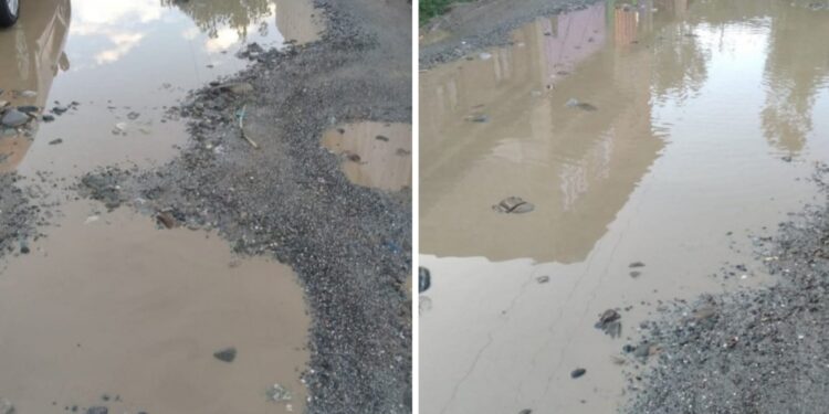 Qalamabad inner link road in shambles, commuters suffer