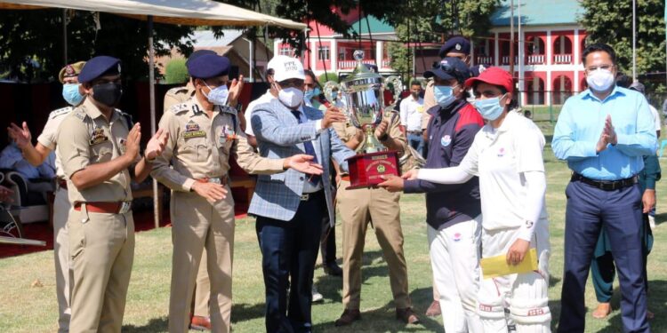 Final of women’s cricket tournament organised by Anantnag Police played at GDC, Anantnag. DGP J&K, Shri Dilbagh Singh IPS attends presentation ceremony.