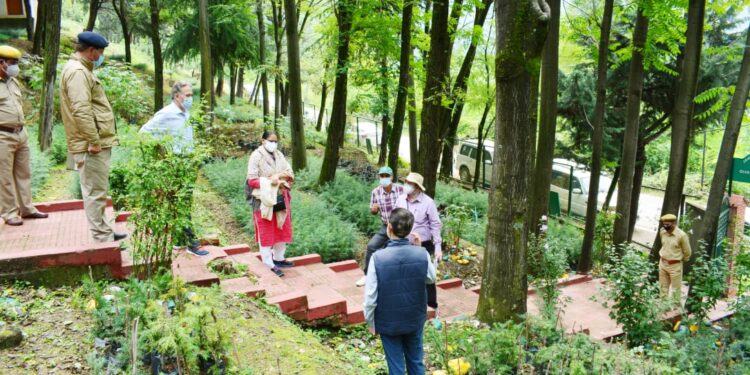 Commissioner Secretary visits Forest, Wildlife areas in Srinagar district