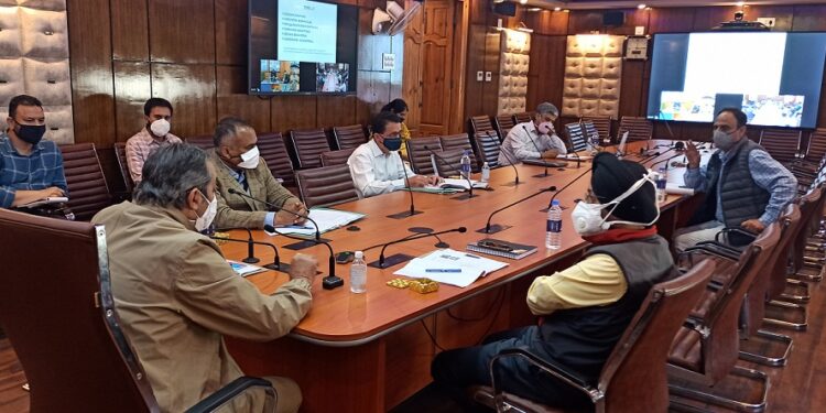 Admin working tirelessly for people’s welfare in J&K: Advisor Khan