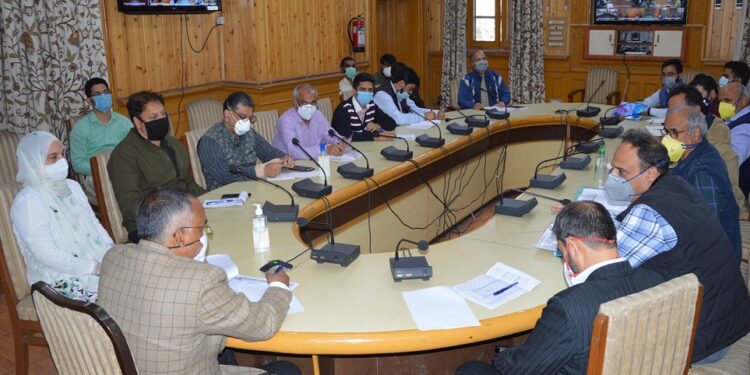 Div Com stresses on fool-proof Winter Preparedness in Kashmir