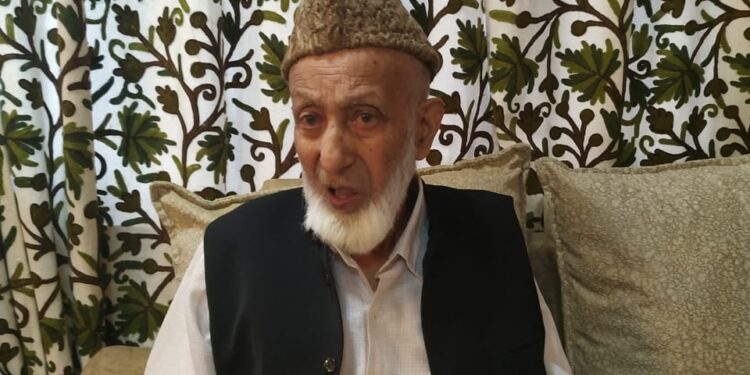 Senior journalist Imtiyaz Bazaz bereaved