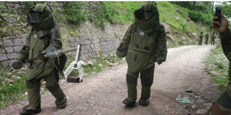 Army destroys 5 live mortar shells in Poonch