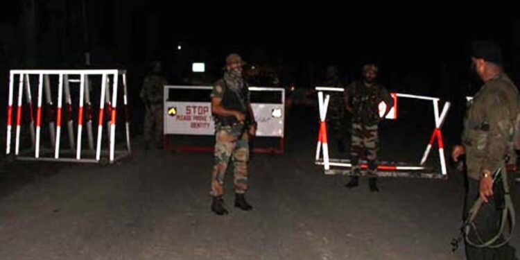 Central Kashmir: Gunfight rages in Mouchwa area of Budgam