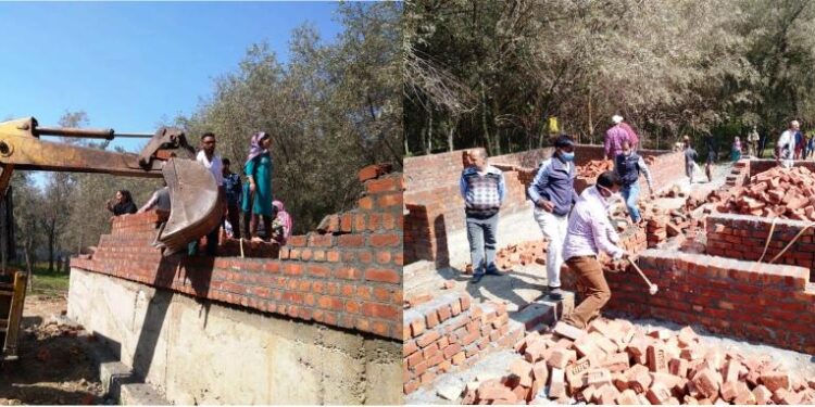 LAWDA demolishes illegal constructions in Srinagar City