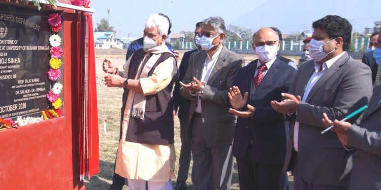 Lt Governor visits University of Kashmir