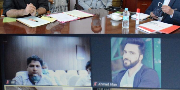 Samoon reviews functioning of online career guidance for students of JK