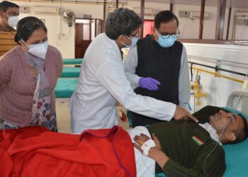 Advisor Bhatnagar meets injured JKP Personnels at GMC Jammu