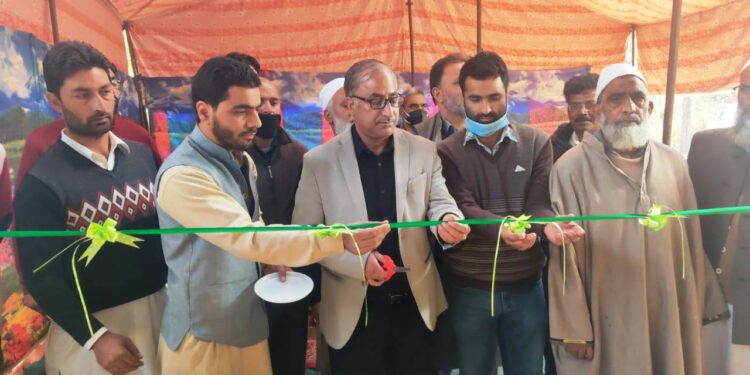 Director Horticulture Kashmir inaugurates Grading Line under Private sector at Pachhar