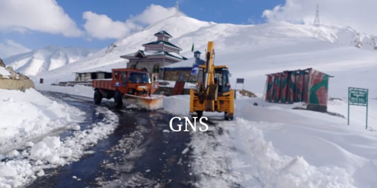 Mughal Road opens after 3 days closure due to snowfall