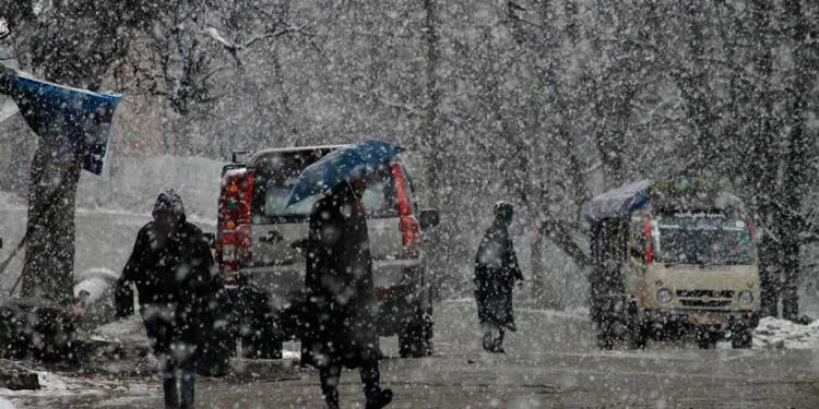Western Disturbance Likely to Hit Plains in Kashmir on 14th November: MeT