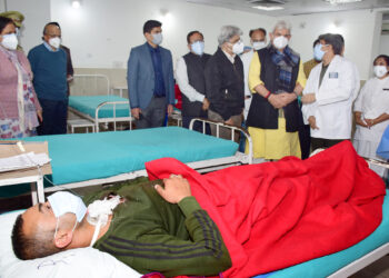 Nagrota Encounter: Lt. Governor vists SOG personnel at GMC  Jammu