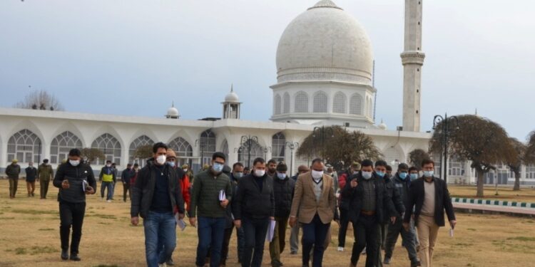 Div Com conducts extensive tour to take stock of various ongoing projects in Srinagar