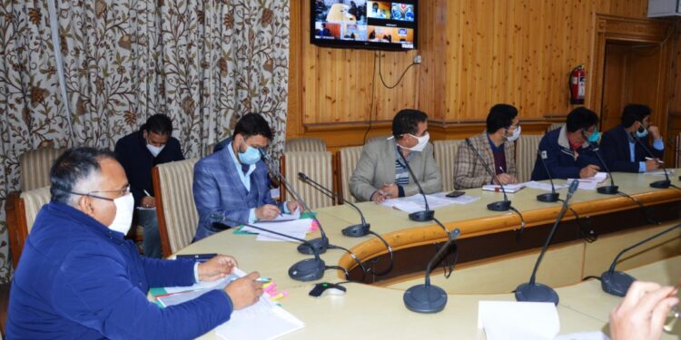 Div Com reviews status of work process on major road projects in Kashmir