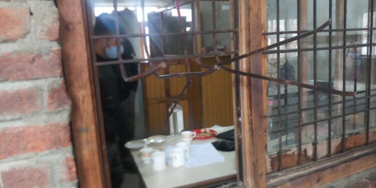 Burglars make abortive bid to loot bank in Handwara