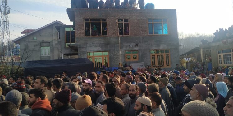 PDP Leader’s PSO Killed In Srinagar:Hundreds Attend Funeral Of Slain In Nagam Chadoora