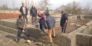 LAWDA demolishes illegal structures in Srinagar