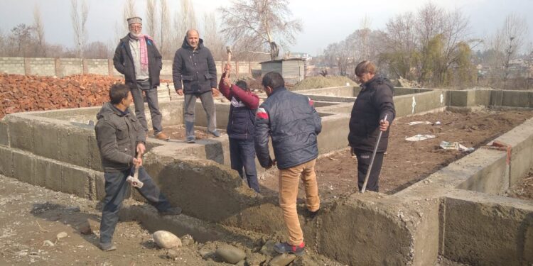 LAWDA demolishes illegal structures in Srinagar