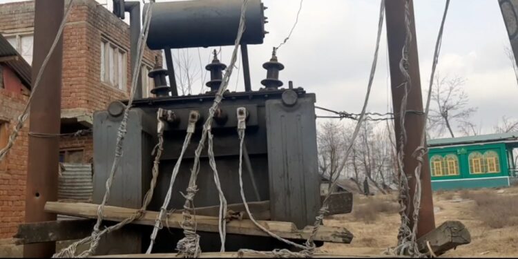 Gadakhod Sumbal up in arms against pesky power cuts
