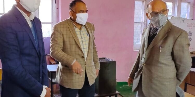 SEC Sharma visits Kupwara, inspects polling process at Potushai, Wavoora polling stations