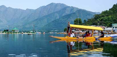 Kashmir Records Highest Number of Tourists Travelling via Air Since June 2019