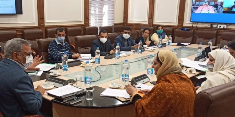 Advisor Farooq Khan reviews functioning of One Stop Centers for women