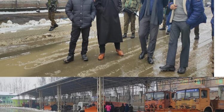 DC Srinagar reviews snow clearance, response system